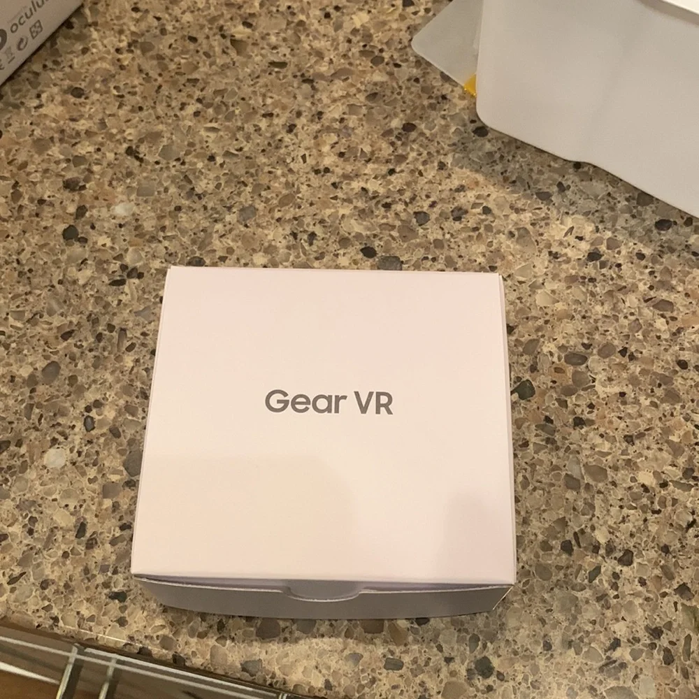 Samsung Gear VR powered by OCULUS.